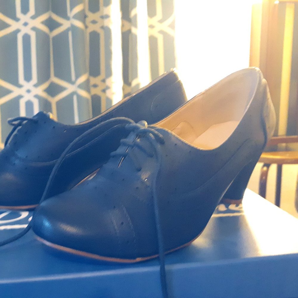Retro, Oxford-style low heels.